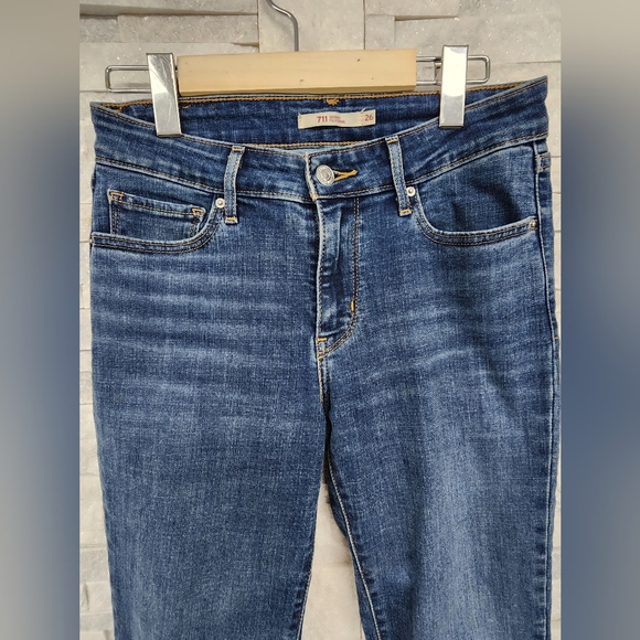 Bundle jeans ,vintage luxe, and Levi's - Picture 9 of 11